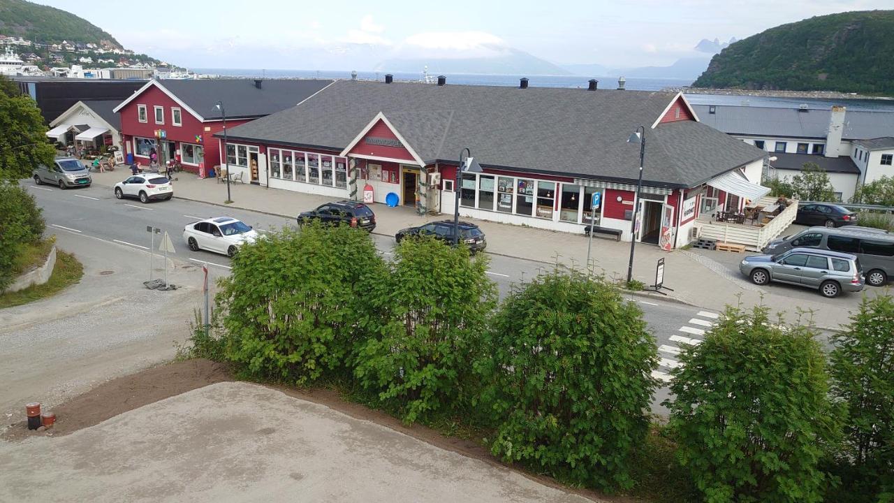 Pa Hjornet Gjestehus Skjervoy ภายนอก รูปภาพ